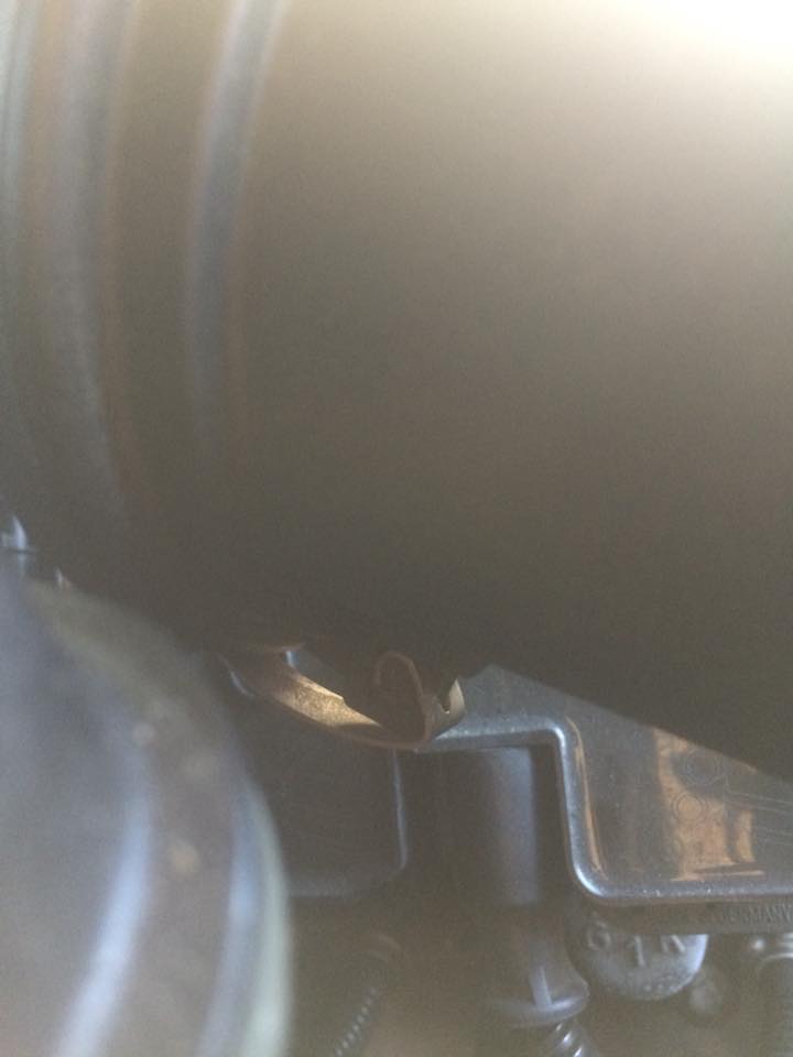 clip airbox to intake bottom