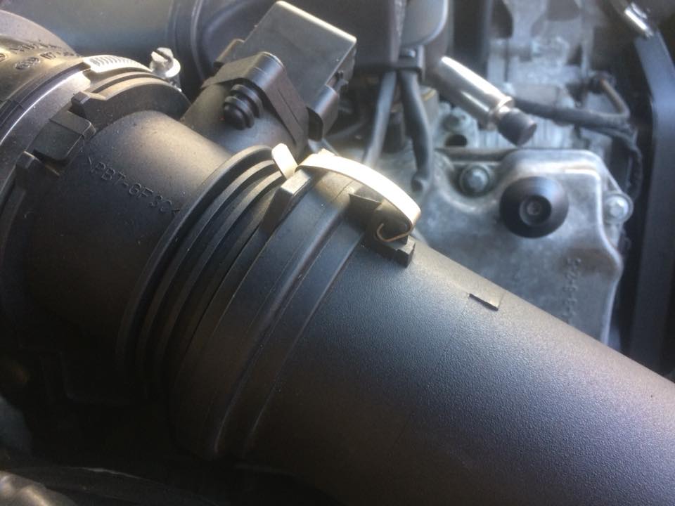 clip airbox to intake top