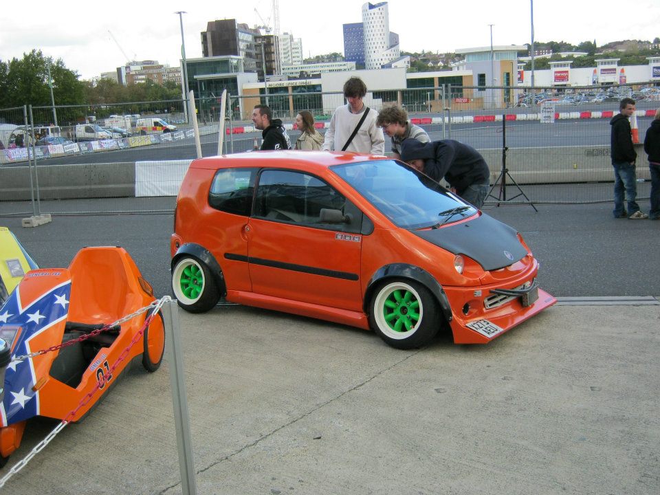 303635_2412287910374_1052440052_n